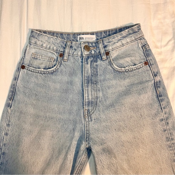 ZARA RELAXED FIT HIGHWAISTED JEANS - Picture 4 of 5